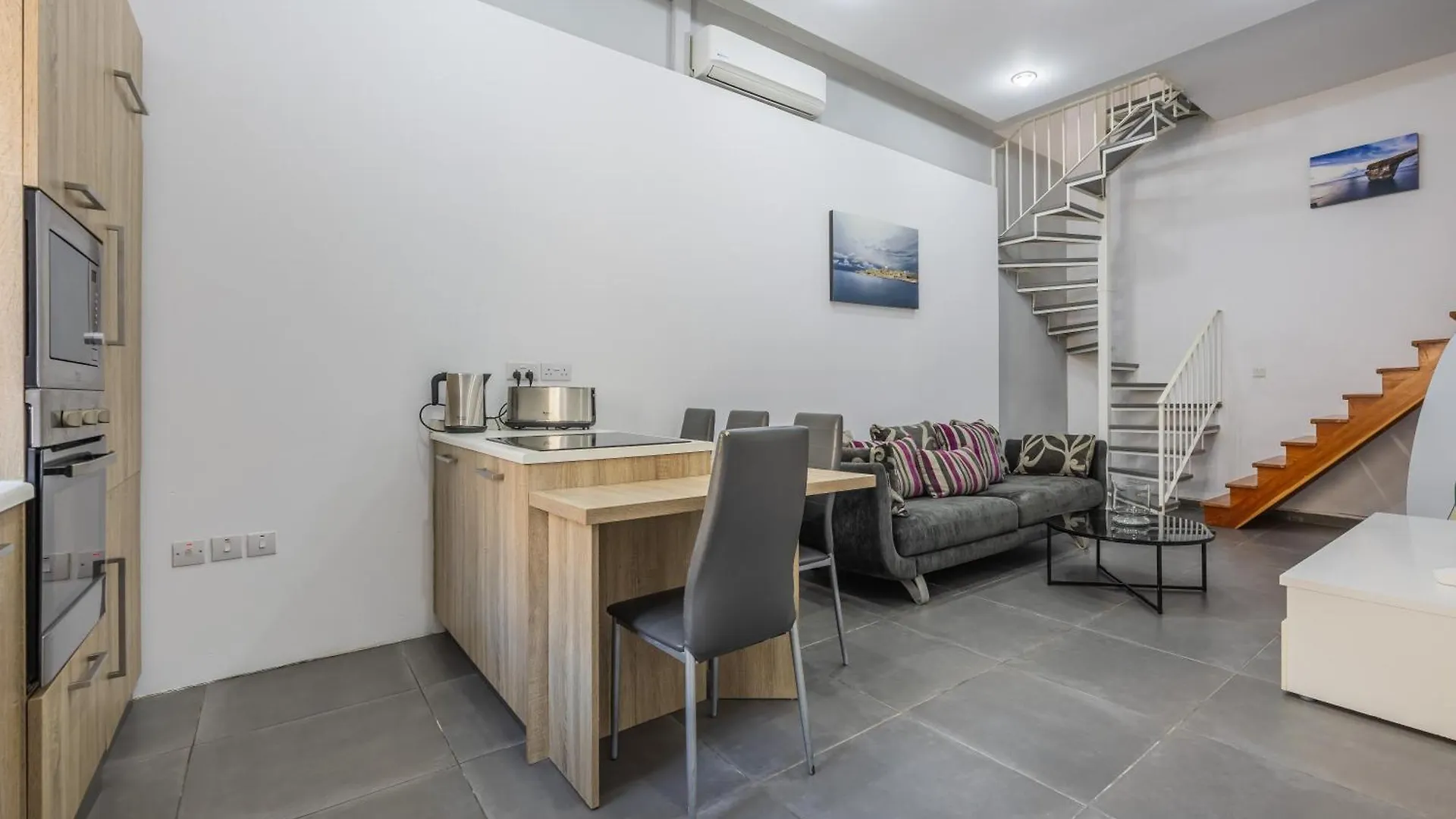 Private Duplex Home In The Heart Of St Julians St. Julian's Casa de Férias