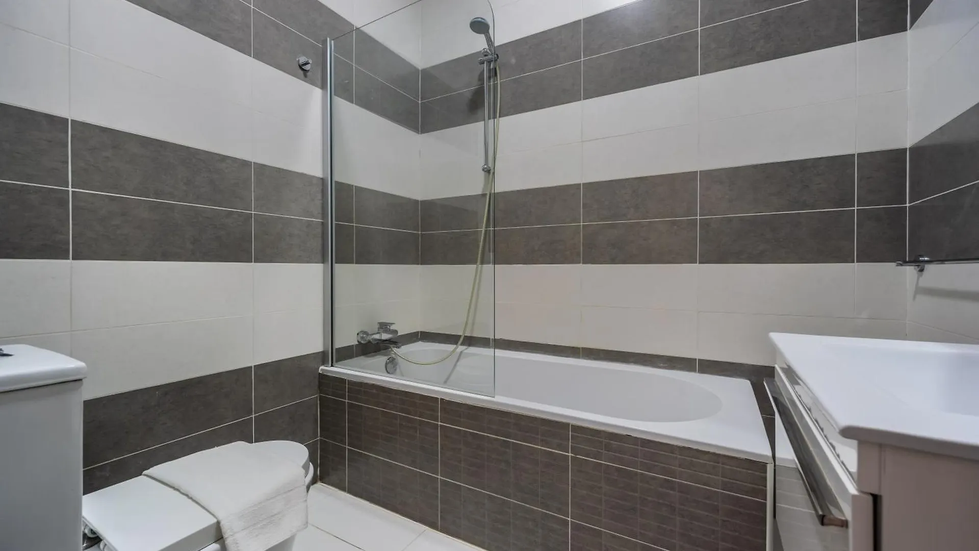 Private Duplex Home In The Heart Of St Julians St. Julian's Casa de Férias