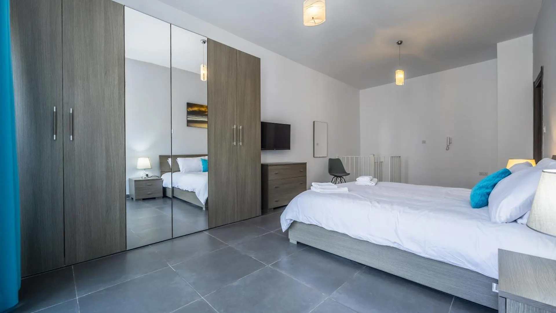 Private Duplex Home In The Heart Of St Julians St. Julian's