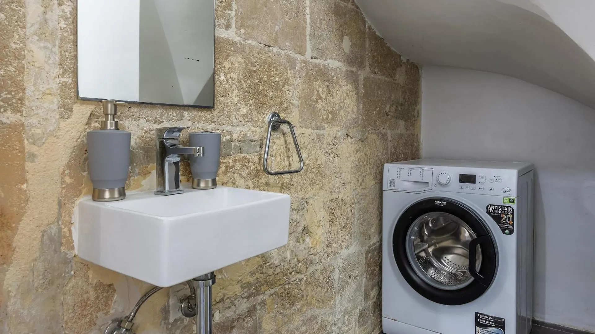 Private Duplex Home In The Heart Of St Julians St. Julian's 0*,